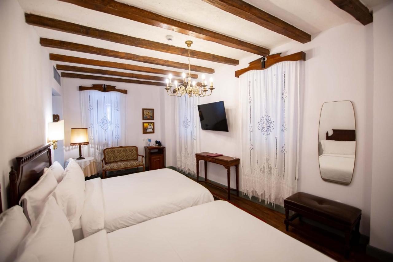 Vila Ebel Hotel Pool & Spa 科尔察 外观 照片