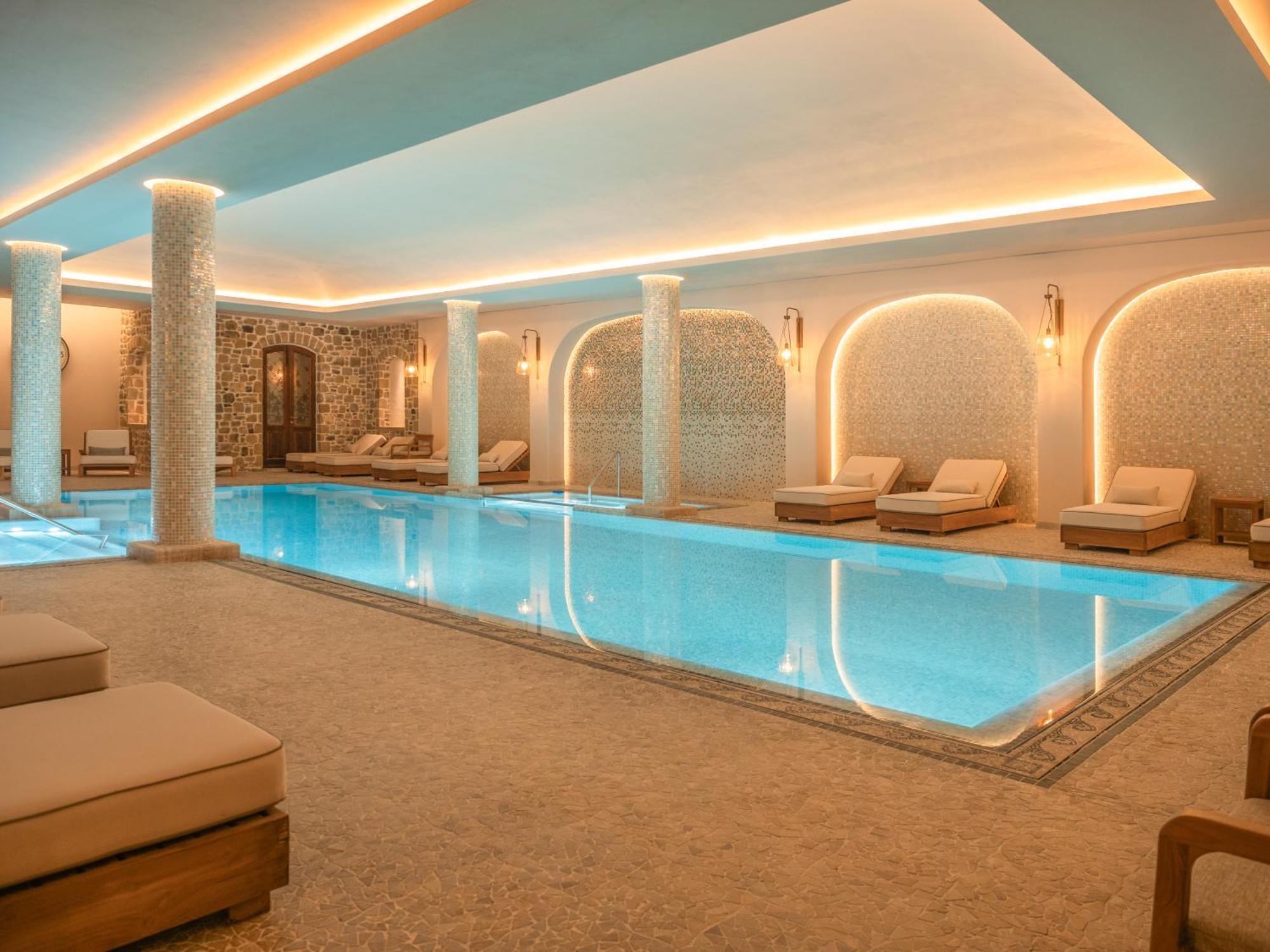 Vila Ebel Hotel Pool & Spa 科尔察 外观 照片