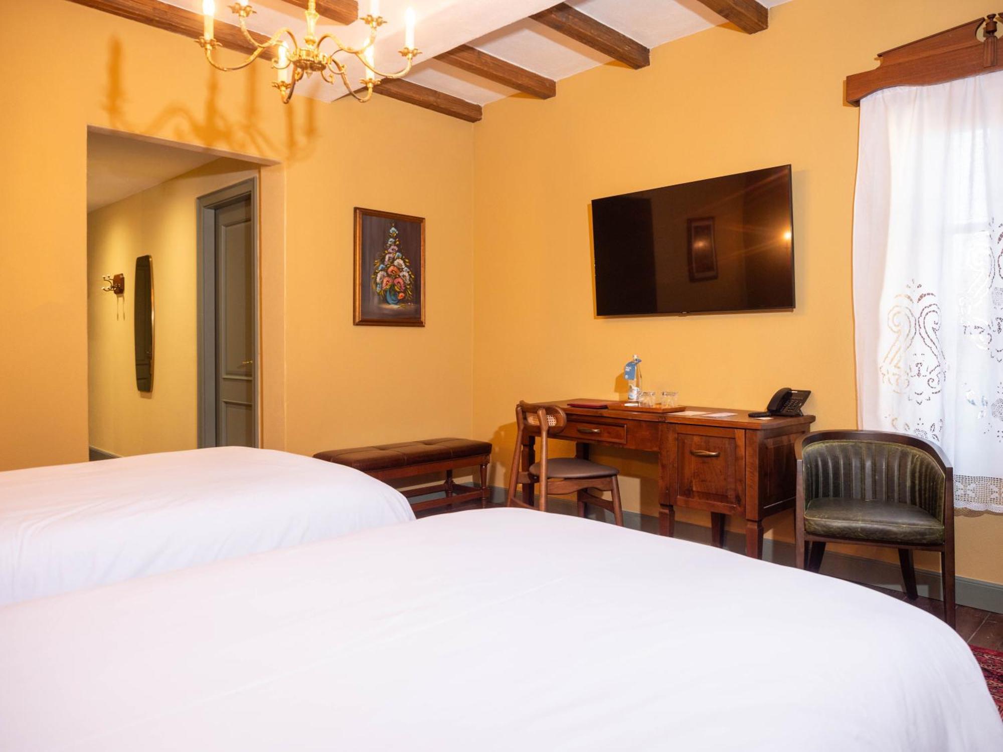 Vila Ebel Hotel Pool & Spa 科尔察 外观 照片